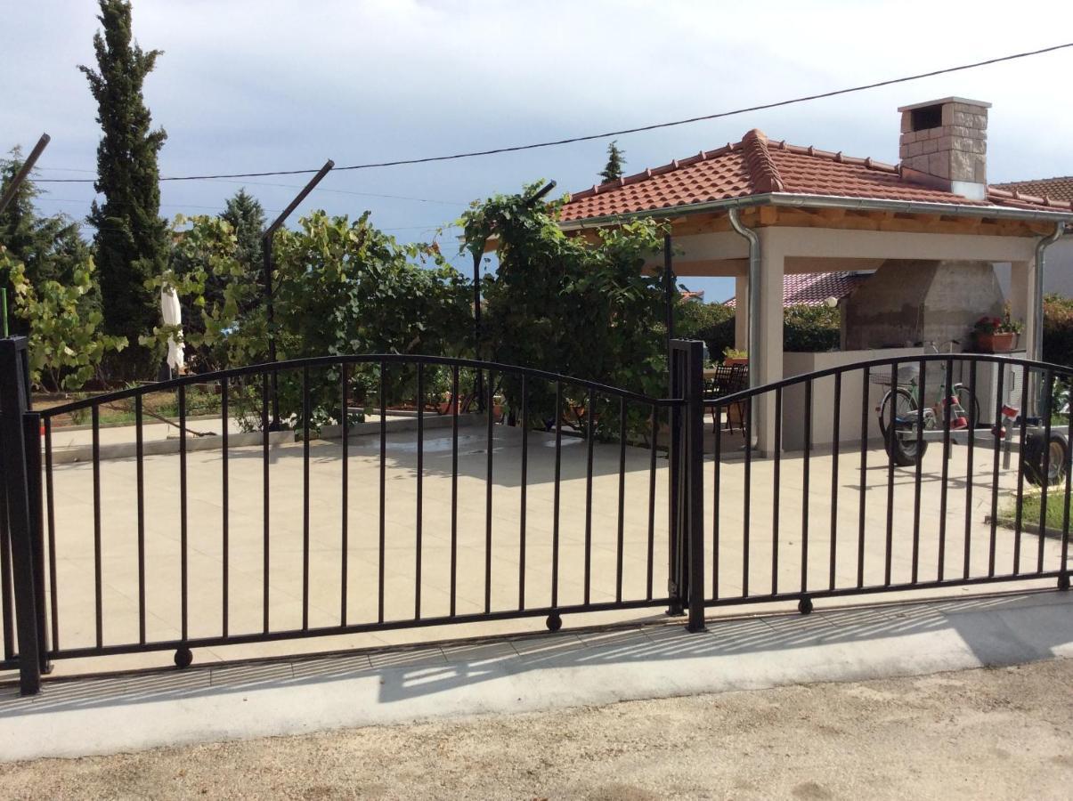 Tin Appartamento Pinezići